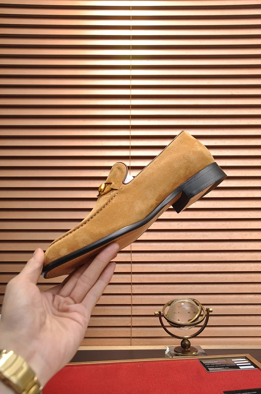 Men's men's shoes 💰500💶 [LV] (original single cowhide lining) 🍀LV's latest genuine leather business suit shoes are launched simultaneously on the official website. The first-layer cowhide imported from Italy is made of heavy gold, 💥official website 1:1 rubber outsole. Versatile to wear, high-end without losing class, and the color combination is extraordinary. This four-season style is alluring when worn on your feet, showing off your big-name flair. Standard code 38-45 (45 customized)